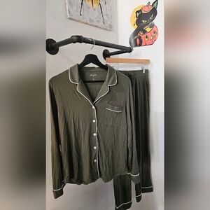 NWT Cozy Earth Bamboo Stretch-Knit Classic Pajama Set